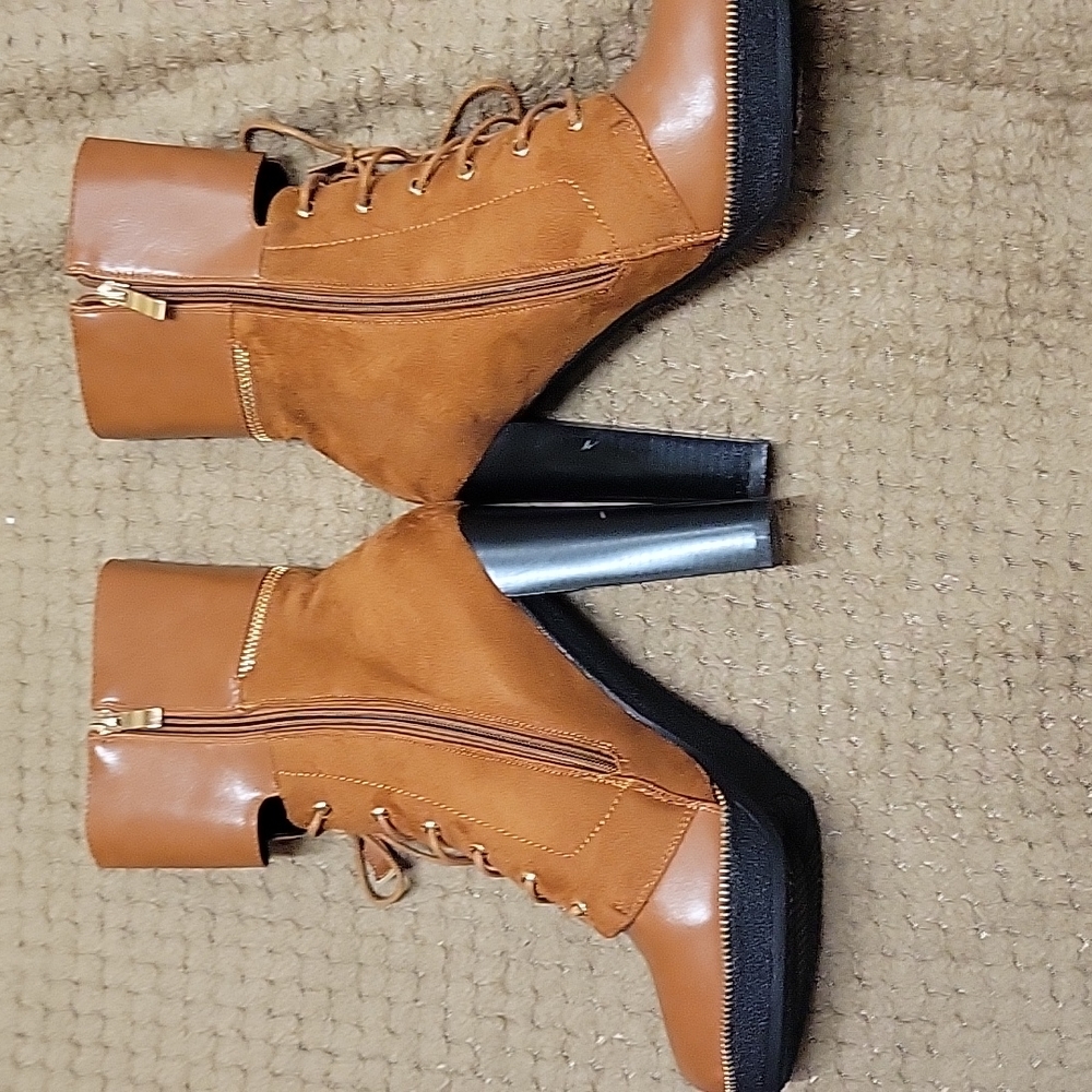 Women boots - Picture 2 of 4